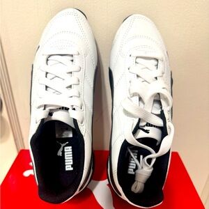 LIKE NEW Puma White - Puma Black Tune Cat 3 Jr. Size 4C